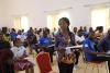 Un échange entre les Volontaires ONU et les jeunes d'Ambam au sud du Cameroun.