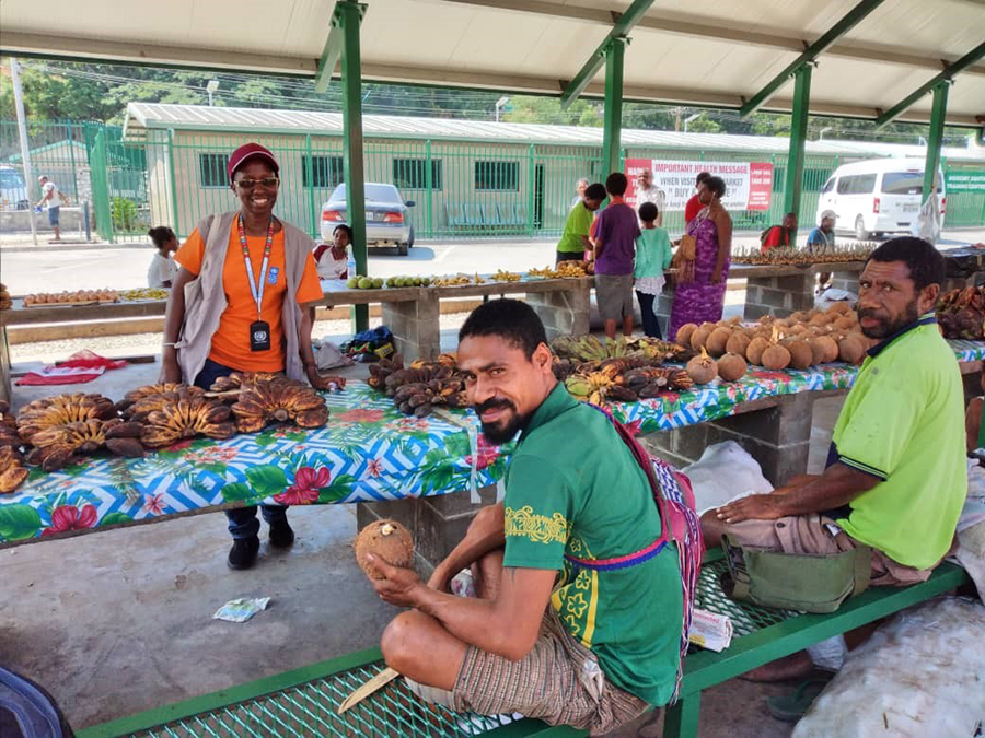 PapuaNewGuinea_UN-Volunteer-Jacinta-Nakachwa-at-the-Kopi-market-in-Port-Moresby_web.jpg
