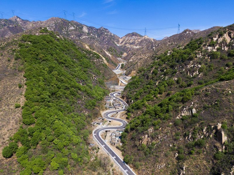 The road to prosperity - Fuping is no longer an isolated mountain.