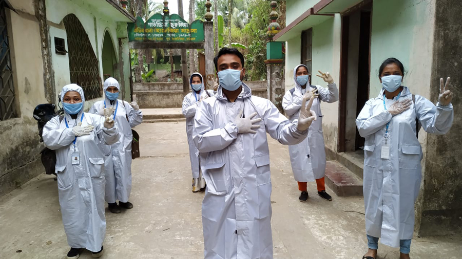 group-photo-of-UN-Community-Volunteers-wearing-PPE.jpg