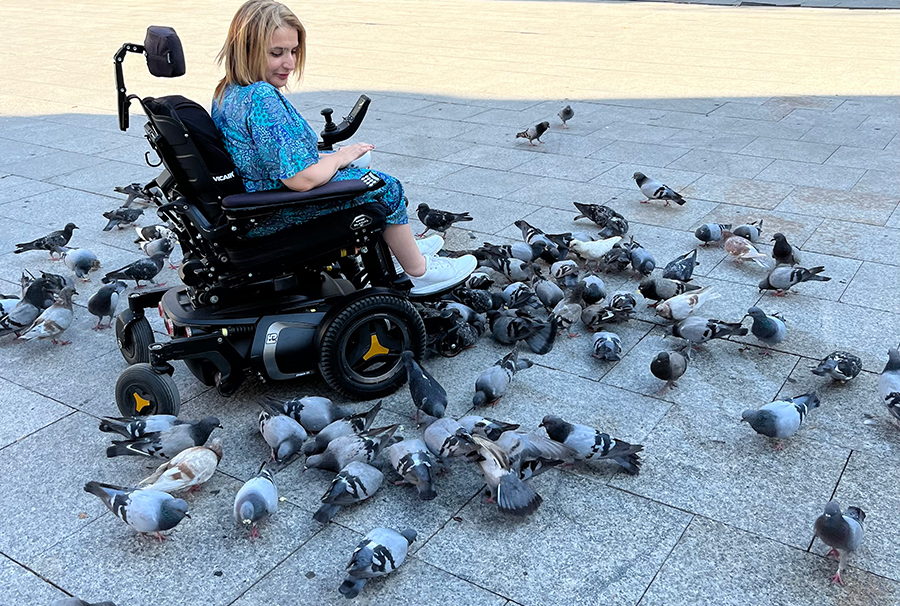 Chavia Ali (Syria) served as an international UN Volunteer with UNDP, based in Sweden.