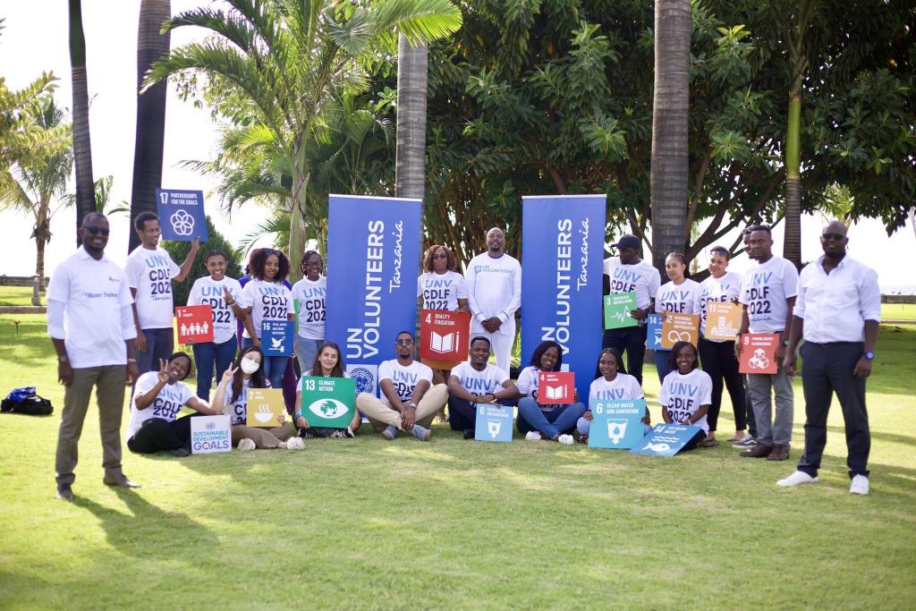 A group photo of UN Volunteers during IVD celebration in Tanzania with UNV Country Coordinator, Christian Mwamanga (middle). 