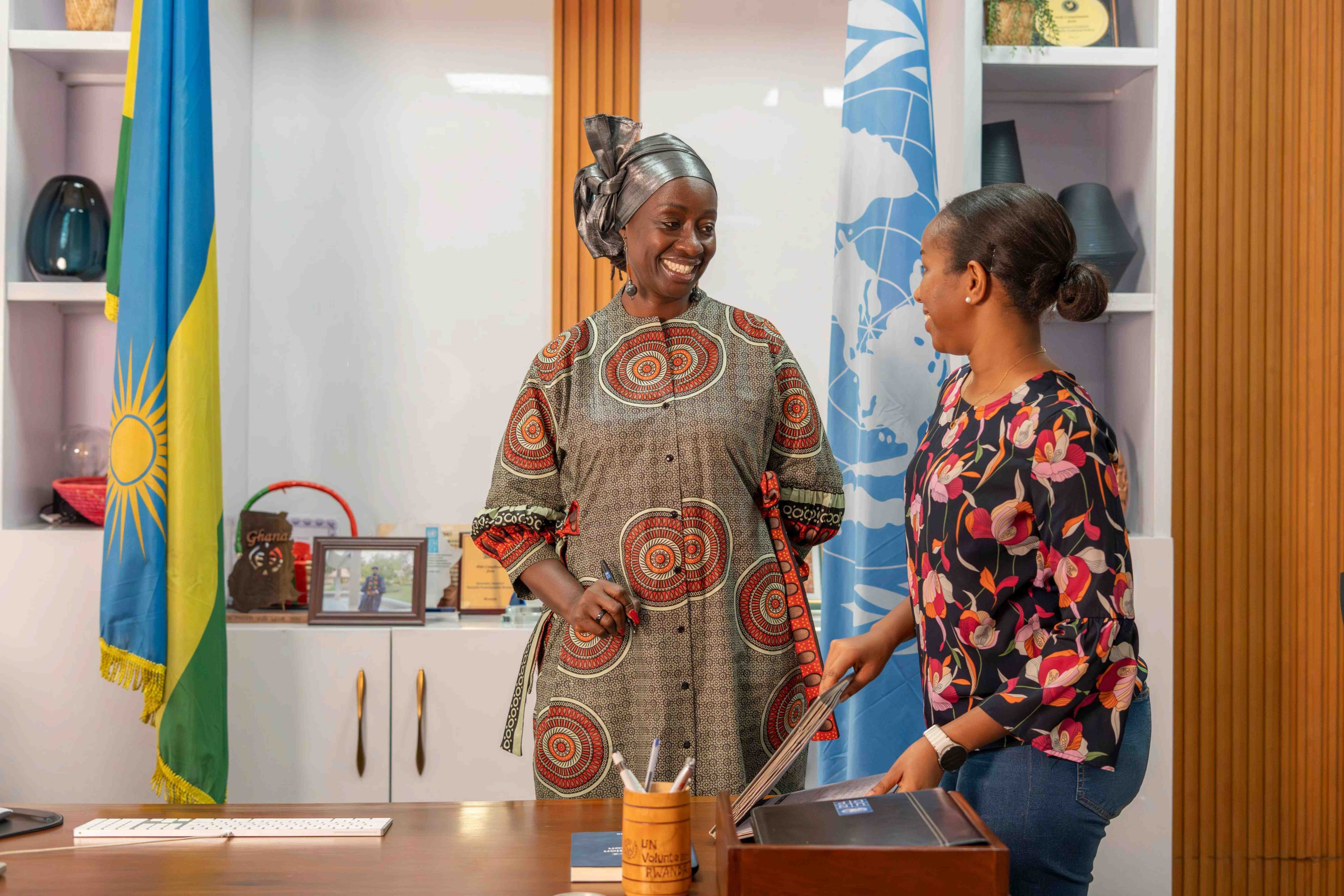 Fatmata Sesay in an exchange with UN Volunteer Yveyye Munyana