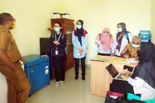 UN Volunteer Rosyana Lieyanty (second from left) monitors the cold chain storage management in a public health centre in Kupang District.