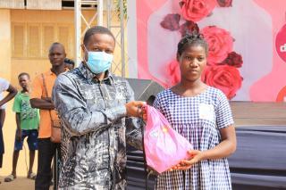 Delivery of menstrual hygiene kits in Abobo - GILBERT NGONGA (left