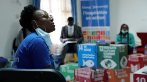 UN Youth Volunteer Larissa Tuayo sharing good practices with UNDP staff on greening, Cameroon.