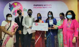 Winner of the Inspiring Women Volunteer Award 2021 in Bangladesh, Ms Tahiatul Jannat (centre), receiving the award.