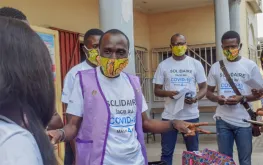 UN Volunteers in Congo, together with France Volontaires and the RAVSI platform, launched the Mask4All initiative to distribute 2,500 masks to the poorest people in Brazzaville, including the elderly, pregnant women and persons with disabilities.