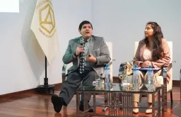 Gustavo Aparicio, UN Volunteer Legal Assistant with IOM, at Exposición Colegio de Arquitectos del Perú.