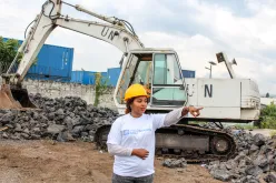 Hanan Ahmed, Volontaire ONU internationale supervise les travaux de l’aérogare de l’aéroport de Goma (Nord Kivu), en République Démocratique du Congo (Faivre, programme VNU, 2016).