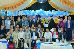 Voluntarios de las Naciones Unidas en la celebración del Día Internacional de los Voluntarios en Sana'a, el Yemen, acompañados por el Coordinador Ejecutivo del programa VNU, Toily Kurbanov, y el Director Regional del programa VNU para los Estados Árabes, Christian Hainzl, el 5 de diciembre de 2022.