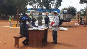 Ângela Macie, UN Volunteer Field Monitor with WFP in Mozambique, undertakes a verification activity for food distribution to displaced persons.