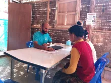 Nabin Thapaliya (left) international UN Volunteer with UNHCR Thailand Multi-Country Office provides resettlement counseling to refugees in Ban Mai Surin refugee camp in Mae Hong Son, Thailand.