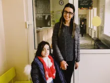 Yulia Gershinkova, UN Volunteer with UNHCR, with Ghazal, Syrian refugee, on her first day of school in Moscow