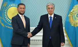 President Kassym-Jomart Tokayev (right) met with United Nations Volunteers (UNV) Executive Coordinator Toily Kurbanov in Astana on 20 August 2026.