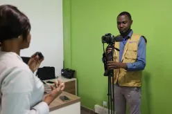 Junior Masra Bekoutou, UN Volunteer Communications Assistant with the RCO in Chad, films a colleague during a communication assignment to highlight the work of the UN team.