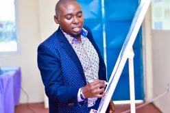 Samuel Kimani, national UN Volunteer Youth Leadership Coordinator, conducts Youth Enterprises Training at Tana River Youth Innovation Centre in July 2022.