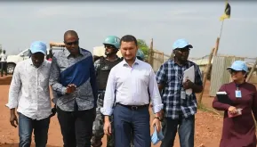 UNV Deputy Executive Coordinator Toily Kurbanov visiting a UNMISS Protection of Civilians site in Juba, South Sudan.