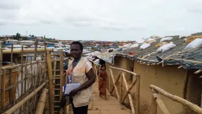 UN Volunteer Bakoko Matua Joyce on the way to a UNFPA-supported facility that is difficult to access.
