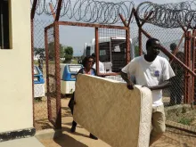 UN Volunteers in Bor provide bedding supplies for Bor Central Prison.