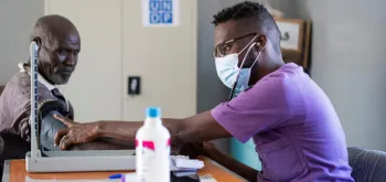 Medical staff operating in the Um Rakuba health centre in East Sudan, which was refurbished and rehabilitated by UNDP.