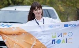Olga Tsuprykova, UN Volunteer Recovery and Peacebuilding Specialist with UNFPA, Ukraine, during one Myropolis mission in the Luhansk oblast.