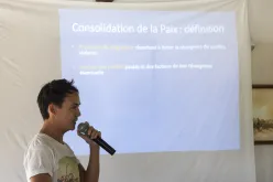 Jeune Volontaire ONU Olivier Sublard en session de promotion de la paix (programme VNU, 2016)