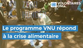 Sila Mohammed Kon, chef de la communauté de Wulu Gedim (Soudan du Sud), participe à une réunion de sélection d’animateurs afin d’aider la communauté à diriger son propre développement et à parvenir à la sécurité alimentaire. (Programme VNU, 2016)