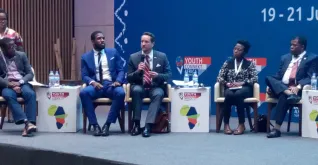 Geoffrey Prewitt, Chief of UNV’s Development Programming Section, participates in the high-level panel “Youth Driving SDGs” during the YouthConnekt Africa Summit. (Tchegoun Koba, 2017)