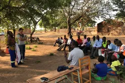 Hiroaki Sonoda (Japan), UN Volunteer Value Chain Development Specialist with FAO in Zambia, delivering a field workshop to beneficiaries.