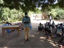 John Mariak Manyoun, UN Refugee Volunteer Youth Activist, during an awareness session on early pregnancy with young refugee girls in Kakuma.