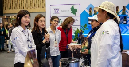 Fully funded Korean national, Ae Young is a UN Volunteer with UN Women who supports the Raíces: Mujeres sembradoras del cambio project in Colombia.