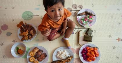 LʼUNICEF aide le Gouvernement indonésien à améliorer lʼenvironnement favorable à la nutrition et à renforcer les systèmes de prestation de services nutritionnels.