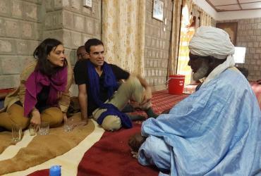 Nadia Ammi and Gabriel Génin, two international United Nations Volunteers in discussion with the Grand Imam, Abderrahmane Ben Essayouti on the activities to conduct on social cohesion and heritage Conservation in Northern Mali. 