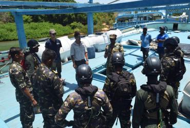 UN Volunteer Niels Peters Williams (far left) supporting a VBSS boarding training in Sri Lanka, which is usually conducted in dhows that have been confiscated for the trafficking of illicit goods