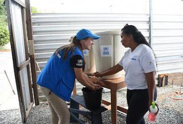 Filippa Dahlback (left) is a UN Youth Volunteer fully funded by Sweden assigned to UNHCR in the city of Boa Vista, Brazil.
