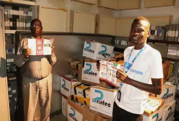 Eric Nduwimana (right) is a UN Volunteer Covid-19 Response Programme Assistant at the Global Fund Project Unit of UNDP in Burundi.