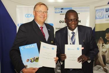 UNV Executive Coordinator Richard Dictus (left) and Ambassador Dr. Kipyego Cheluget, ASG of the Common Market for Eastern and Southern Africa (COMESA) (right) sign a MOU to establish the COMESA Youth Volunteer Scheme.