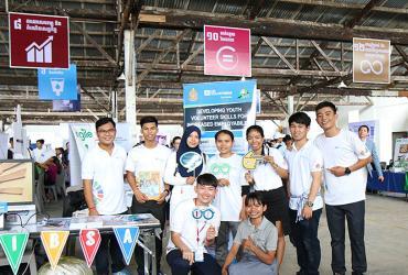 Developing youth volunteer skills for increased employability through the UNV-IBSA Fund project in Cambodia.