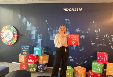 Charlotte German lors d’un événement visant à promouvoir l’égalité des sexes en Indonésie.