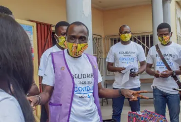 UN Volunteers in Congo, together with France Volontaires and the RAVSI platform, launched the Mask4All initiative to distribute 2,500 masks to the poorest people in Brazzaville, including the elderly, pregnant women and persons with disabilities. 