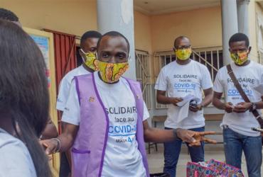 UN Volunteers in Congo, together with France Volontaires and the RAVSI platform, launched the Mask4All initiative to distribute 2,500 masks to the poorest people in Brazzaville, including the elderly, pregnant women and persons with disabilities. 