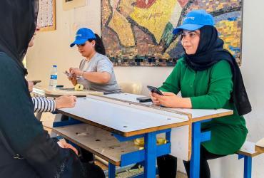 Dleen Sulaiman (left) and Basma Taha (right), UN Community Volunteers with WFP, interview Duhok residents and update their information in the Public Distribution System.