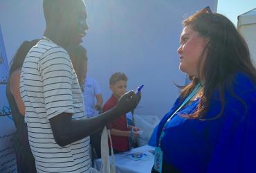 Former UN Volunteer Nermine Abdelhamid (right) speaking with a member of the migrant community in Egypt, at an event for World Day against Trafficking in Persons.