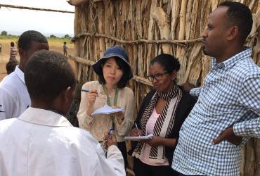 Kosumo Shiraishi served as UN Volunteer Education Officer with UNICEF in Ethiopia under the partnership of UNV and the Human Resource Development Programme for Peacebuilding and Development of the Government of Japan. Here, she gathers information from te