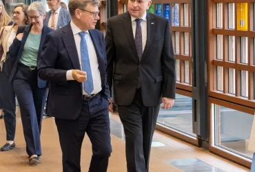 German Federal Foreign Minister Johann Wadephul and UNV Deputy Executive Coordinator (Management) Andrey Pogrebnyak during a tour of the UN Campus in Bonn, 16 June 2026.
