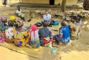 UN Volunteer Natacha Gilabi, Community-Based Protection Assistant with UNHCR, during a focus group with Indigenous women in Awasi, 2024.