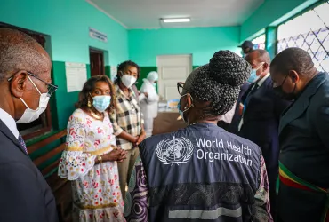 Dr Matshidiso Moeti (centre, addressing the group), WHO Regional Director for Africa, visiting community rapid diagnostic testing site in Brazzaville, Congo. 