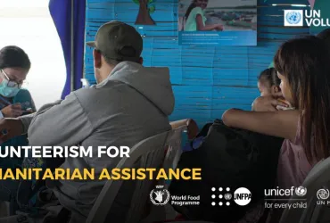 UN Volunteer attending to the needs of migrant people on the northern border of Peru.