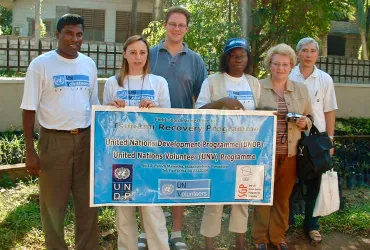 Oliver WIttershagen, UNV Programme Specialist for Southeast Asia, together with the Tsunami Field Coordination Office inn 2006. Colleagues include Okama Ekpe-Brook (UNV Programme Officer), Elena Tischenko (Chief of UNV's Asia Pacific Section and Thuan Nguyen, her deputy Chief APEC.